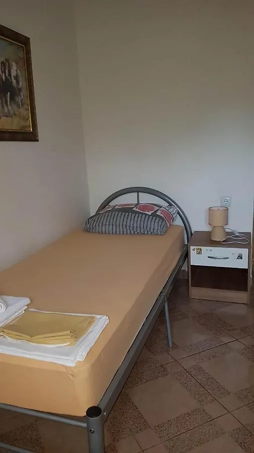 Apartments Nena 3*